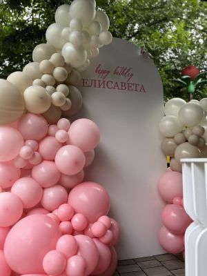 Украса за първи рожден в розово,лате и бяло